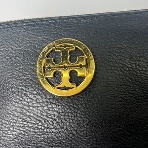 Tory Burch wristlet in black leather in good condition